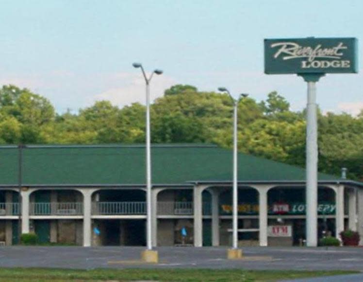 Riverfront Lodge