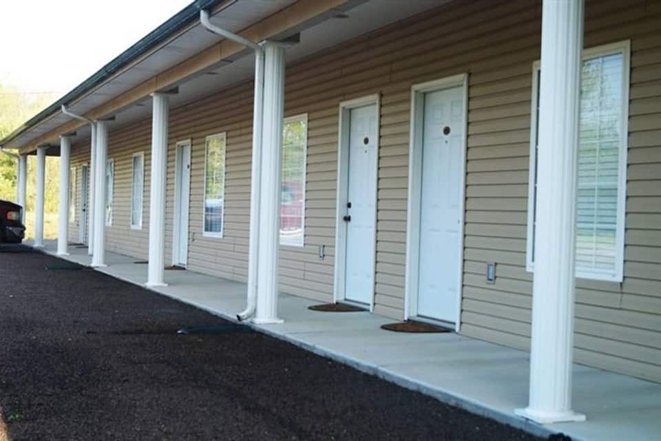 Riverside Inn
