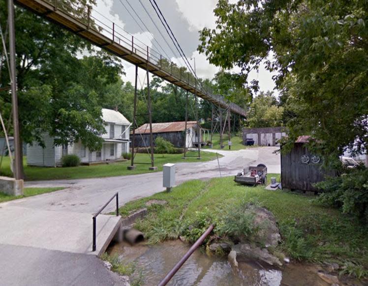 Foot Bridge at Courthouse Square