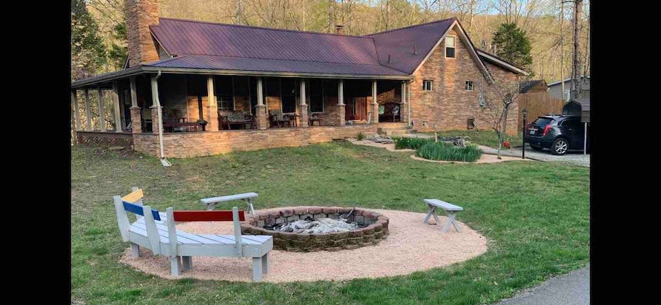 Neises’ Private Lake House