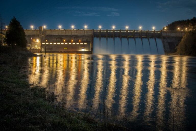 Wolf Creek Dam