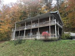 Lazy Hillside Home at Lake Cumberland