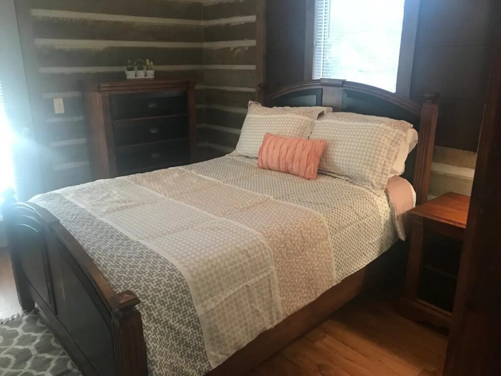 Foggy Bottom Wolf’s Den Cabin