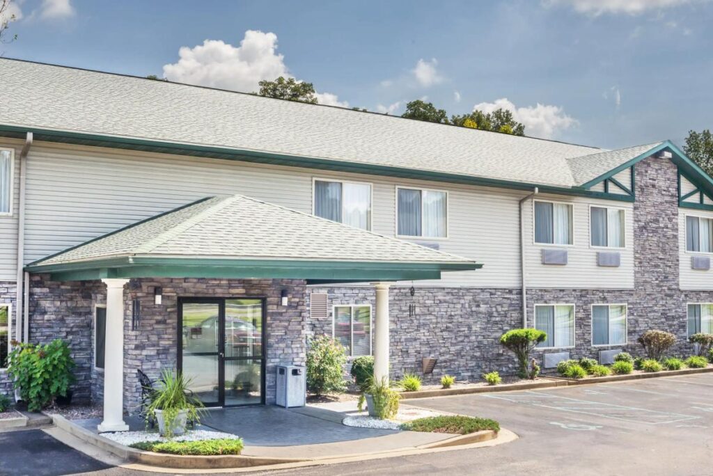 Super 8 Motel (Louisa)